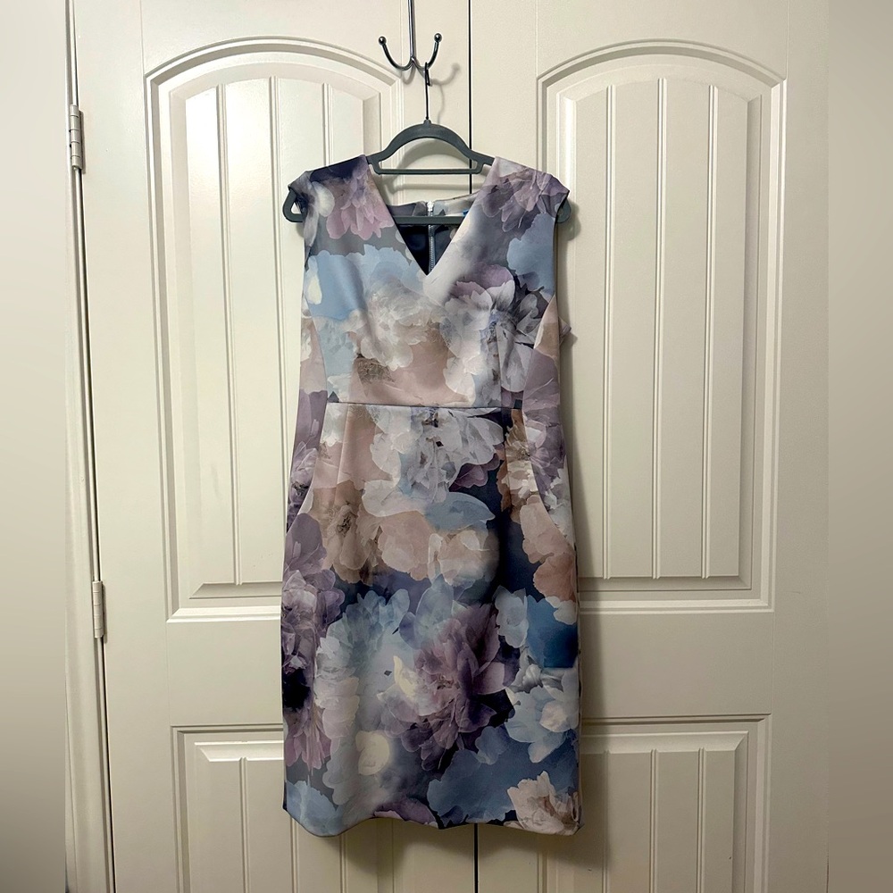 Calvin Klein Dress
Floral 
Size 16